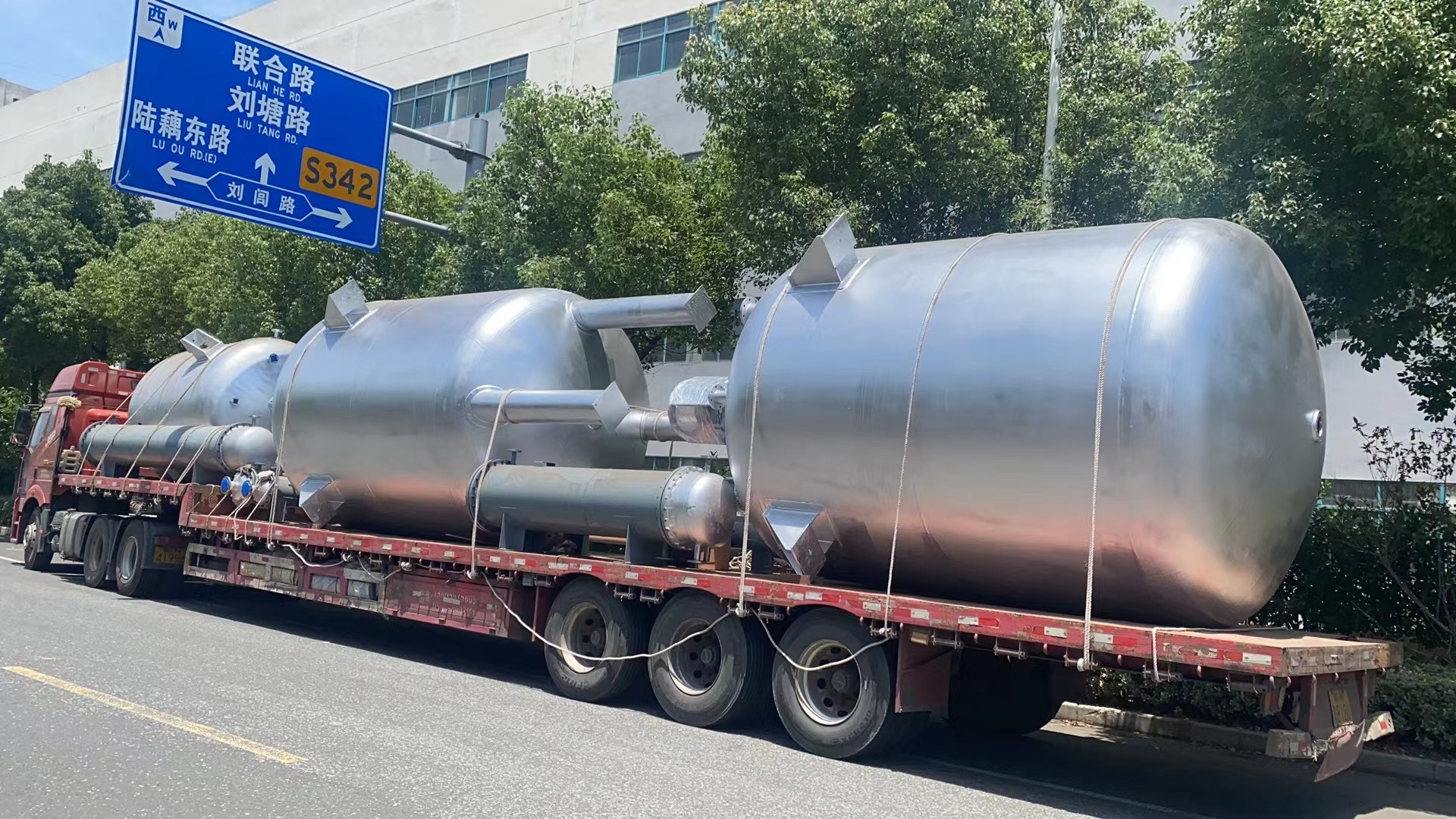 緊鑼密鼓、保質提效，化工成套配套雙酚S項目設備連夜發貨